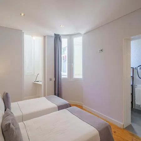 Feel Downtown Poets Flat Oporto