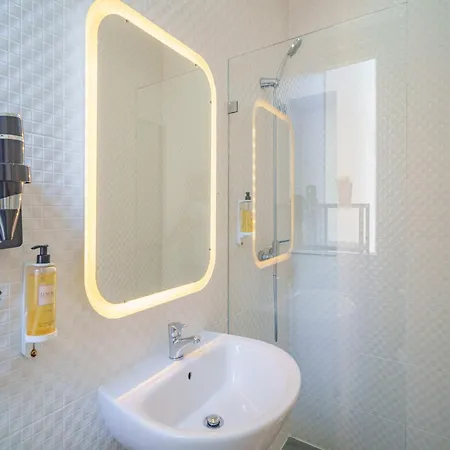 Feel Downtown Poets Flat Oporto